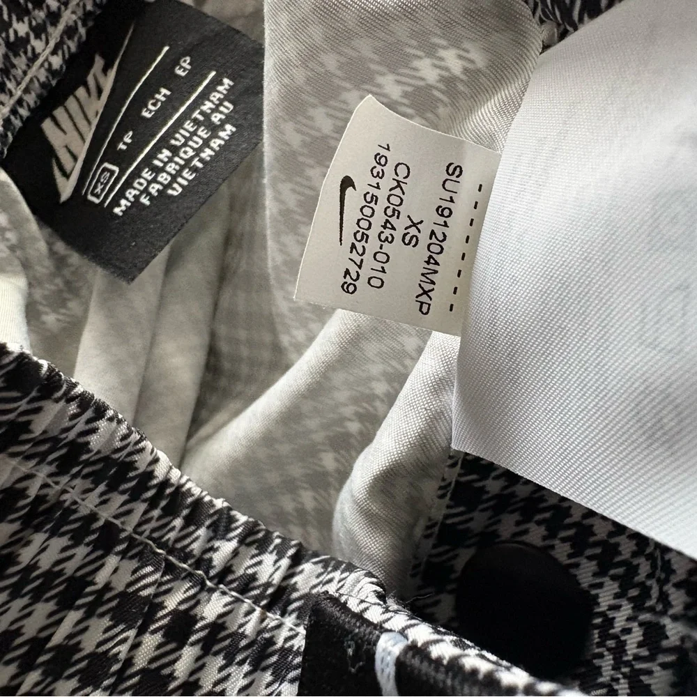 NIKE sz XS Houndstooth Black White Gray Tearaway Pants CK0543